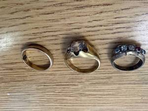 lot 1830 image: STERLING RING 4.65 GRAMS, 18KT FILLED RING (7.72 GRAMS)& 1OKT GOLD FILLED RING (2.35 GRAMS)