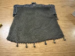 lot 1852 image: VINTAGE GERMAN SILVER MESH PURSE 1910-1920S