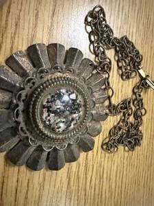 lot 1853 image: VINTAGE AVALON FLOWER PENDENT NECKLACE