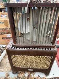 lot 1766 image: Nugget Resignator  Antique with box fan -- BY