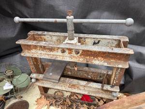 lot 1778 image: Hand crank press -- BY