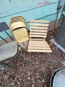 lot 1786 image: 4 folding chairs, stool, deck chair -- BY