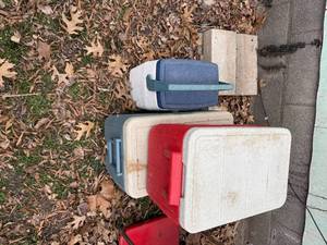 lot 1789 image: 3 coolers -- BY