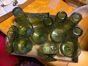lot 1527 image: Green tea glasses & sherbet dishes -- DR