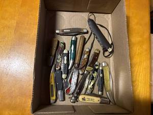 lot 1549 image: MISC POCKET KNIVES..............................DR