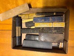 lot 1552 image: 14 STRAIGHT EDGE RAZORS SHARPENING STONES