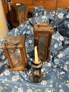 lot 1394 image: 3 CANDLE LIGHTS