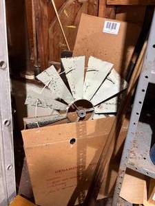 lot 1466 image: Ornamental windmill (all in box) -- GAR