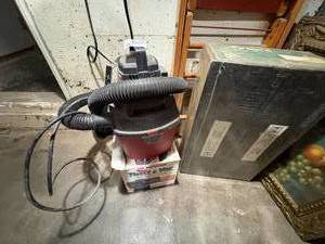 lot 1483 image: Hoover Twist & Vac, 1.0 HP shop vac. -- GAR