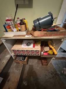 lot 1487 image: Shelf of misc. - new jet pump motor, new STP oil & more -- BP