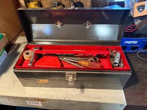 lot 1952 image: TOOL BOX & MISCELLANEOUS TOOLS- SHOP EW