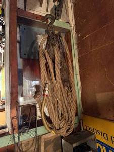 lot 1958 image: HEAVY DUTY ROPE STRETCHERS- BY SHOP DOOR
