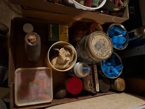 lot 2100 image: Shotgun shell reloading supplies -- NS
