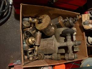 lot 2111 image: ANTIQUE BRASS OILERS (8) & SOME PARTS