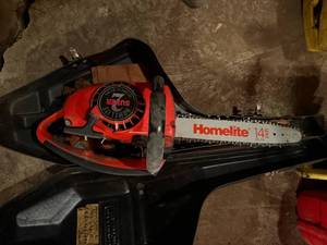 lot 2131 image: HOMELITE SUPER 2 AUTOMATIC CHAINSAW W CASE- SHOP WW