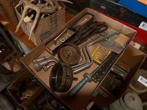 lot 2145 image: SPEED WRENCHES, HOLE SAW & TARP RIVET TOOL- SHOP WW