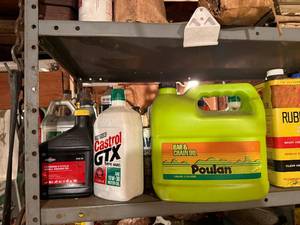 lot 2159 image: SHELF OF MISCELLANEOUS SHOP OILS- SHOP WW