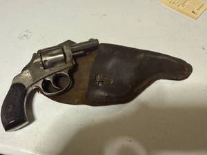 lot 1178 image: HARRINGTON & RICHARD (H&R) SAFETY HAMMER DOUBLE ACTION REVOLVER S# 203