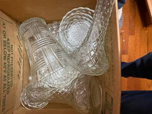 lot 1862 image: BOX OF GLASSWARE- SBD