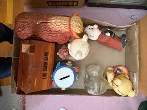 lot 1863 image: VARIOUS PIGGY BANKS- SBD