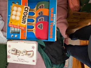 lot 1864 image: 5-PIECE WINTER TABLE SET, TABLE TENNIS SET & 5 MALL DUFFLE BAGS- SBD