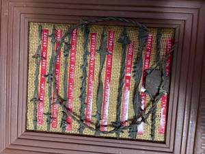 lot 1871 image: BARBWIRE DISPLAY- SBD