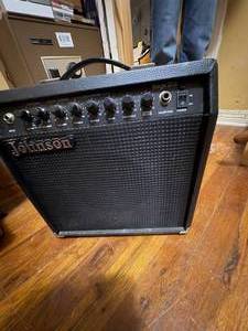 lot 1894 image: JOHNSON GUITAR AMP- SBD