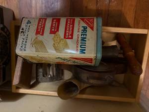 lot 1895 image: WOOD BOX OF VINTAGE TIN CAN, BRASS AIR PUMP, GILBERT MANTLE CLOCK & MORE- SBD