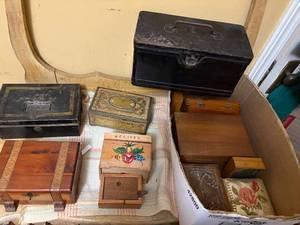 lot 1899 image: TWELVE (12) MISCELLANEOUS WOODEN & TIN BOXES- SBD