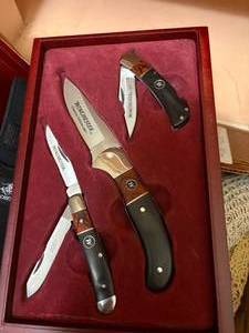 lot 2202 image: 2007 WINCHESTER LIMITED EDITION KNIFE SET- HC