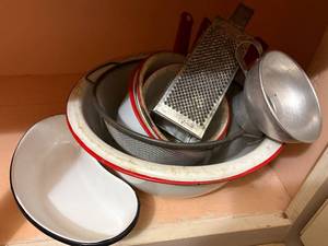 lot 2207 image: REDWHITE GRANITE WEAR & MISCELLANEOUS- HC