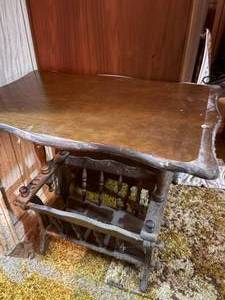 lot 2227 image: VINTAGE WOOD MAGAZINE RACK & END TABLE- LR