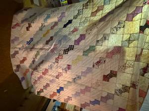lot 2237 image: BOW TIE QUILT- LR