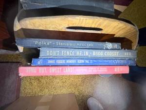 lot 2251 image: VINTAGE RECORD RACK WITH RECORDS ALBUMS- LR