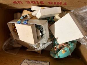 lot 2272 image: BOX OF COSTUME JEWELRY & MUSIC BOX- LR