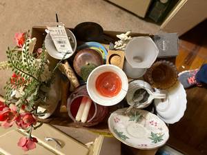 lot 2294 image: MISCELLANEOUS DECOR- LR