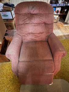 lot 2299 image: LIFT RECLINER CHAIR (AS-IS)- LR