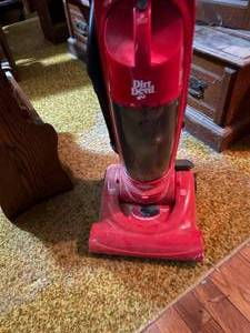 lot 2168 image: DIRT DEVIL VACUUM CLEANER (UN TESTED)- LR
