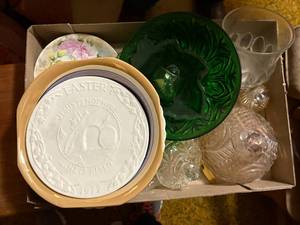 lot 2174 image: MISCELLANEOUS GLASSWARE, EASTER PLATE & MISC. GLASS PLATTER- LR