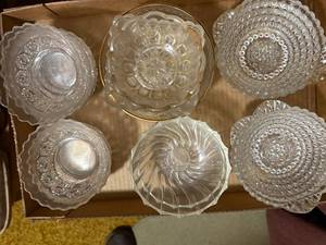 lot 2176 image: SMALL MISCELLANEOUS GLASS BOWLS- LR