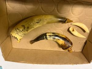lot 1186 image: TWO (2) SMALL CURVED POWDER HORNS