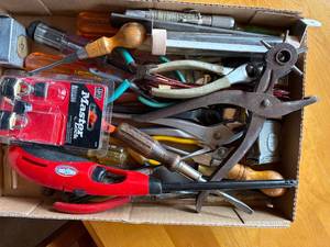 lot 1514 image: Box of misc. tools -- DR