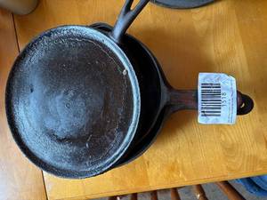 lot 1518 image: 2 cast iron skillets (#5, #3) - cast iron griddle -- DR