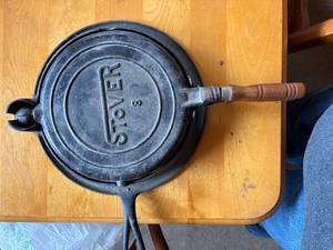lot 1519 image: Stover #8 waffle iron -- DR