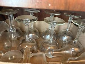 lot 1521 image: Glass stemware -- DR