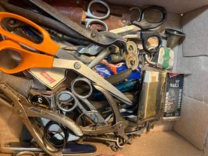 lot 1620 image: UTILITY ROOM DRAWER ITEMS CLOCK.......KTCH, LOT #S 1900,1901,1902,1903,1904,1905 ARE INCLUDED IN THIS LOT.