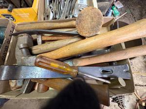 lot 1946 image: Hammers & nail bars -- NS