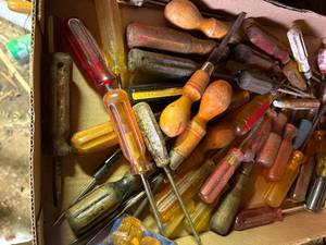lot 1914 image: Screwdrivers --  NS