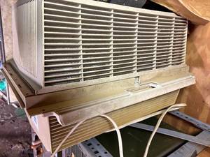 lot 1919 image: 110 air conditioning unit (window) -- NS