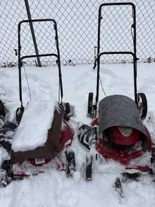 lot 1569 image: 2 push mowers (Craftsman 625 series --  motor free (did not start) & Murray 4.0 HP -- motor free -- (did not start) -- BY